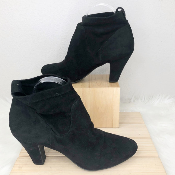 BCBGeneration Delilah Black Vegan Suede Bootie Ankle Boots Women's Size 10M - Picture 4 of 4